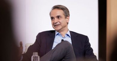 Mitsotakis-2-696x465